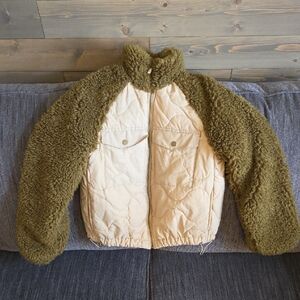 Universal Thread Tan and Olive Green Sherpa Jacket. Women's Size Small